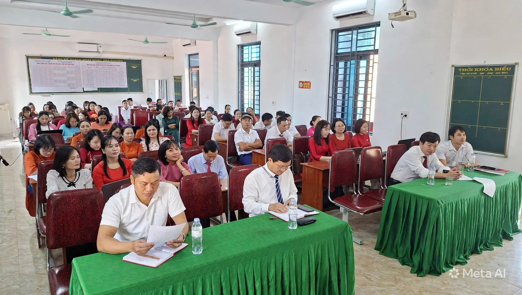 stripped-86-bytes-ngi-ngi-bn-u-ang-cm-in-thoi-cho-thnh-cm-t-giy-c-1